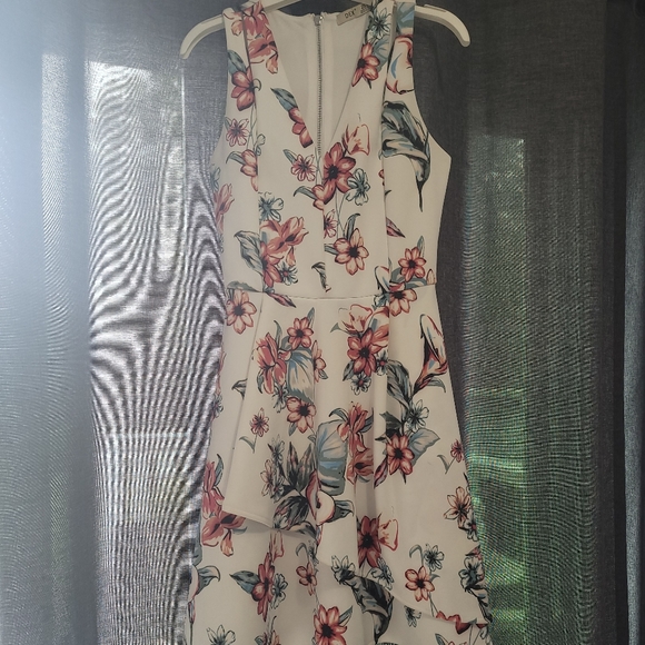 Semi formal dress - Picture 1 of 1